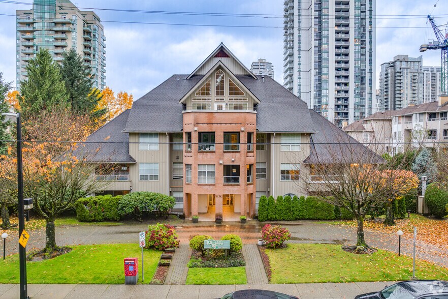 1154 Westwood St, Coquitlam, BC à vendre - Photo principale – Image 1 sur 4