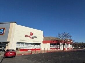 8221 E 61st St, Tulsa, OK à louer Photo de l’immeuble– Image 2 sur 3