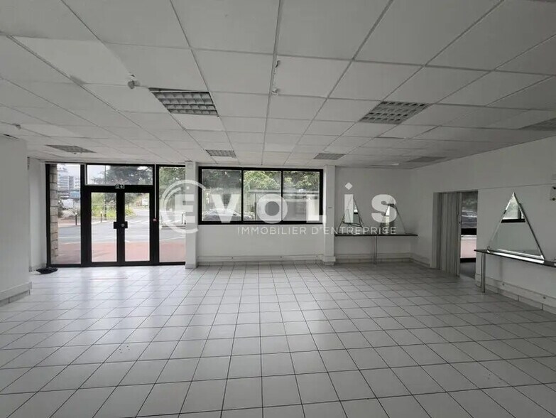Bureau dans Joinville-le-Pont à louer - Photo de l’immeuble – Image 2 sur 10