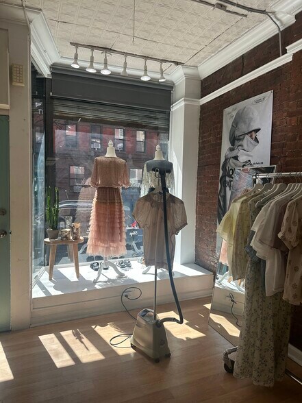 445-447 W 50th St, New York, NY à louer - Photo de l’immeuble – Image 3 sur 10