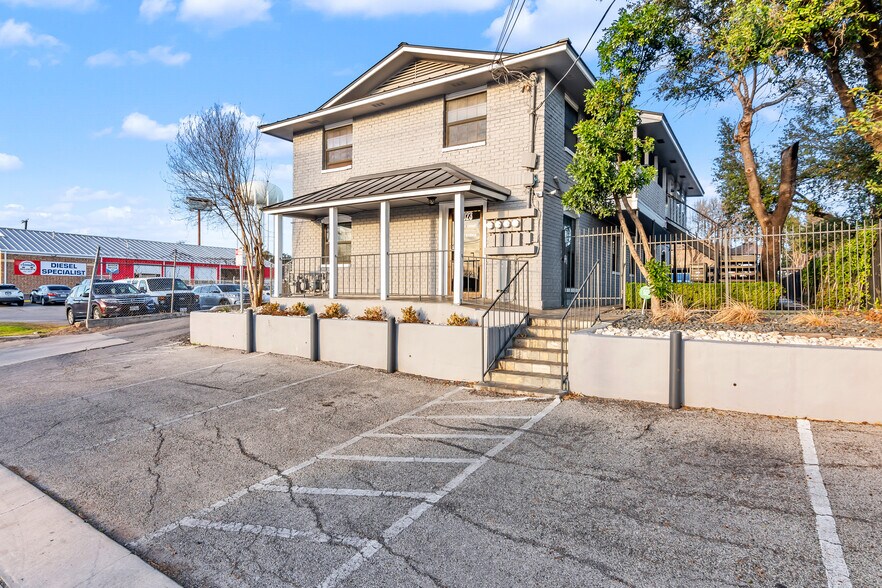 2023 Lockhill Selma Rd, San Antonio, TX à vendre - Photo de l’immeuble – Image 2 sur 31