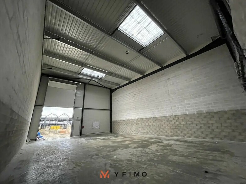 Local d'activités dans Flins-sur-Seine à vendre - Photo de l’immeuble – Image 2 sur 5