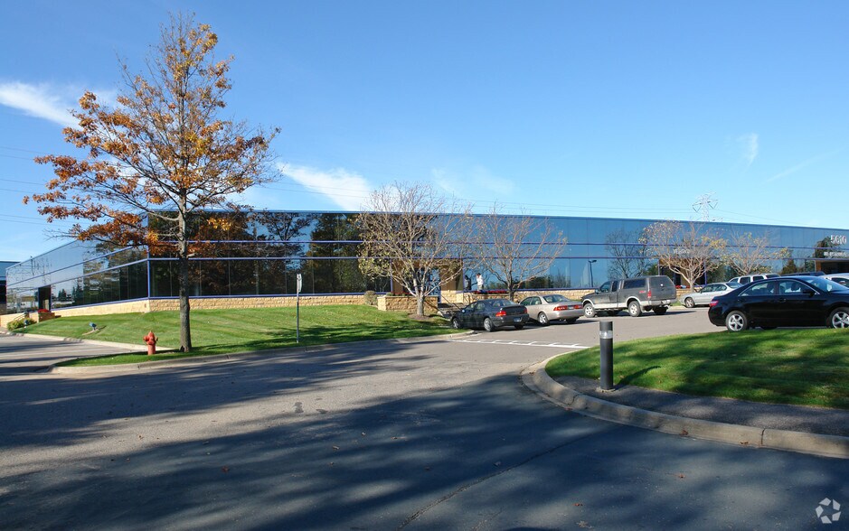 5600-5610 Rowland Rd, Minnetonka, MN à louer - Photo principale – Image 1 sur 4