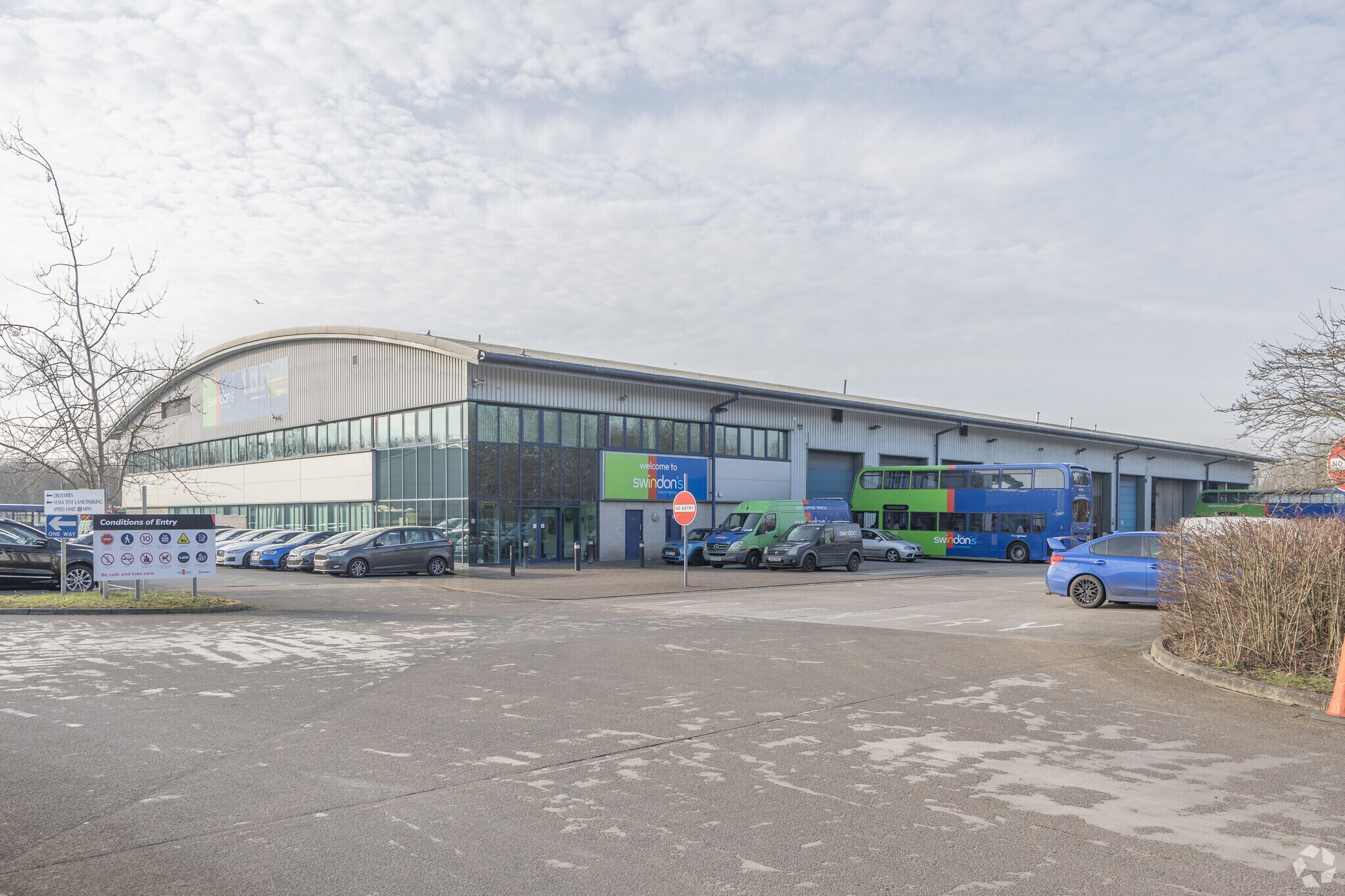 Barnfield Rd, Swindon à louer Photo principale– Image 1 sur 4