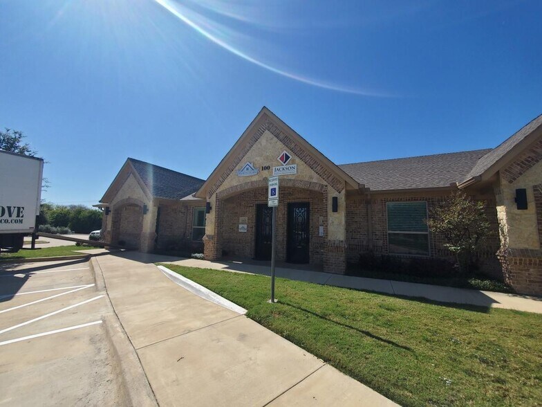 420 Johnson Rd, Keller, TX à louer - Photo principale – Image 1 sur 25