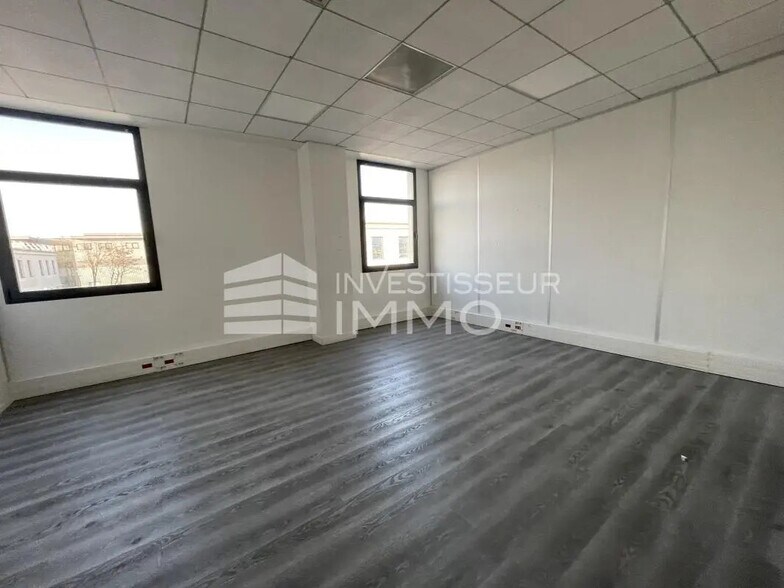 Bureau dans Créteil à louer - Photo de l’immeuble – Image 2 sur 5