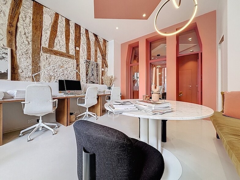 Immeuble residentiel dans Paris à vendre - Photo intérieure – Image 2 sur 9