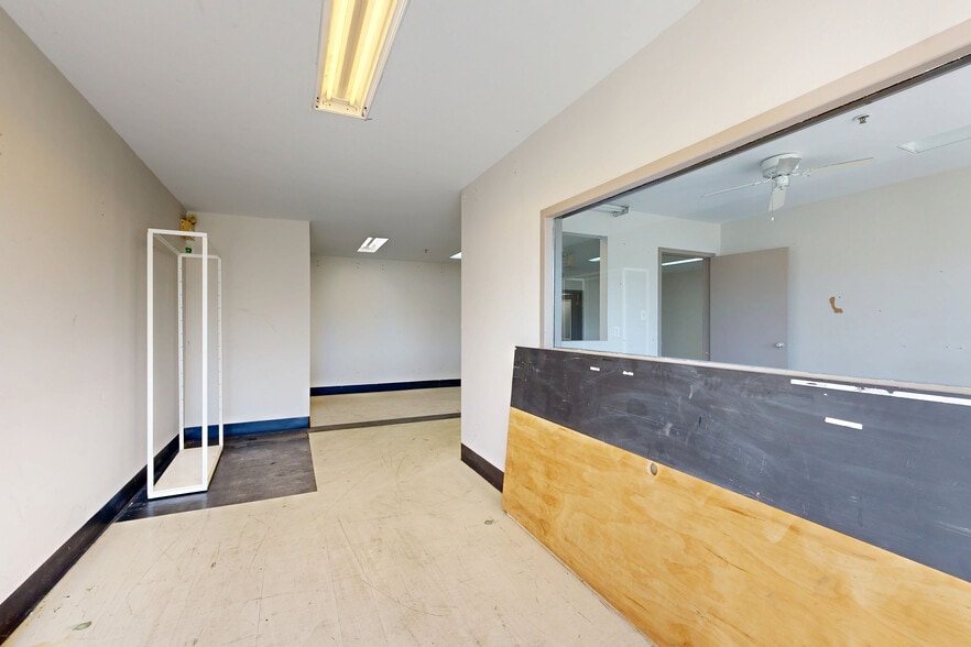 4800 Boul Kimber, Longueuil, QC à louer - Numérisation 3D Matterport – Image 2 sur 22