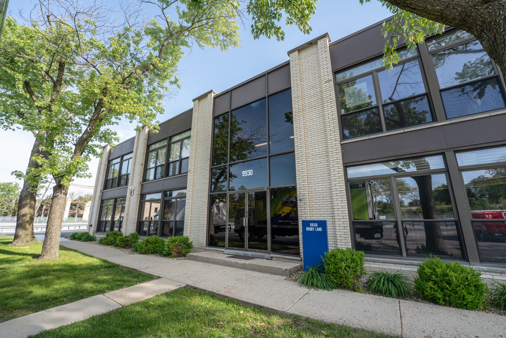 9930 Derby Ln, Westchester, IL à vendre Photo de l’immeuble– Image 1 sur 16