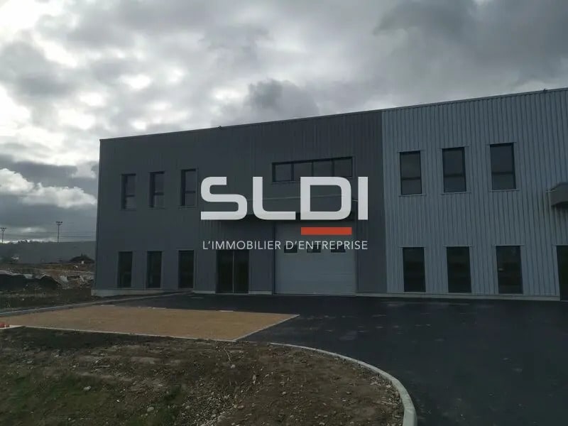 Local d’activités dans Bourgoin-Jallieu à louer Photo de l’immeuble– Image 1 sur 6