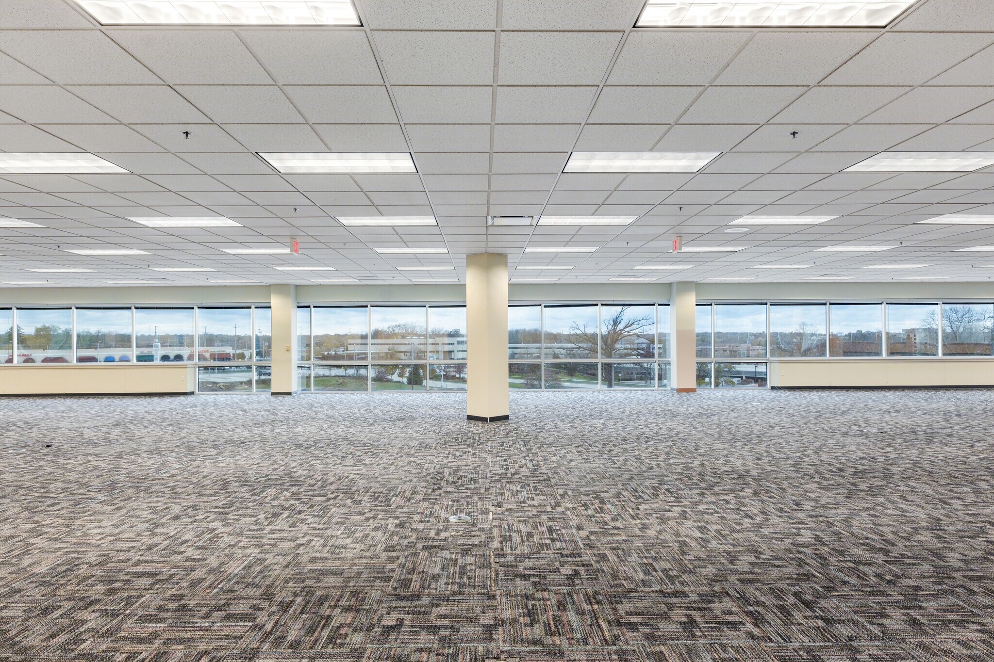 10701 W Research Dr, Wauwatosa, WI à louer Photo intérieure– Image 1 sur 10