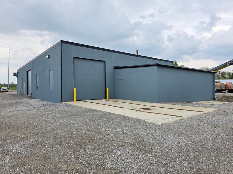 1359 E Hanthorn Rd, Lima, OH à louer - Photo de l’immeuble – Image 3 sur 15