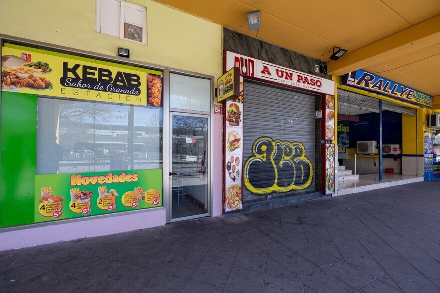 Avenida Juan Pablo II, 92, Granada, Granada à vendre - Photo de l’immeuble – Image 2 sur 31