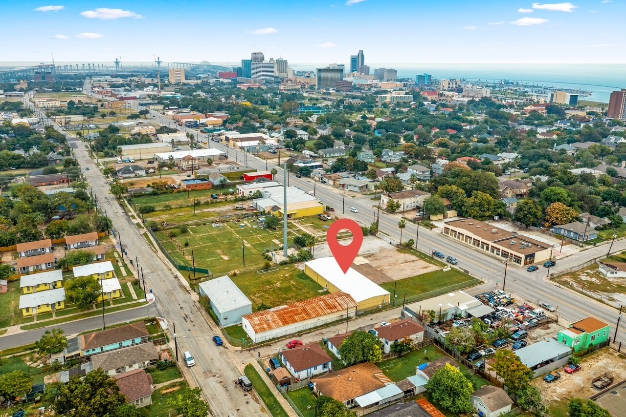 917 S Staples St portefeuille de 3 biens à vendre sur LoopNet.fr Photo principale– Image 1 sur 35