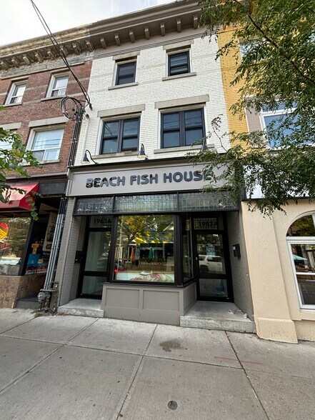 1963A Queen St E, Toronto, ON à louer - Photo de l’immeuble – Image 1 sur 4