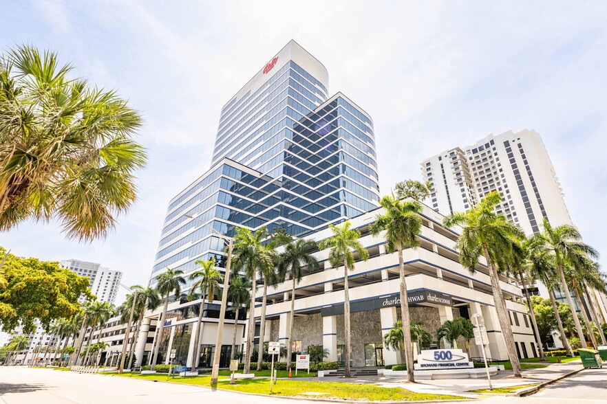 500 E Broward Blvd, Fort Lauderdale, FL à louer - Photo de l’immeuble – Image 1 sur 27