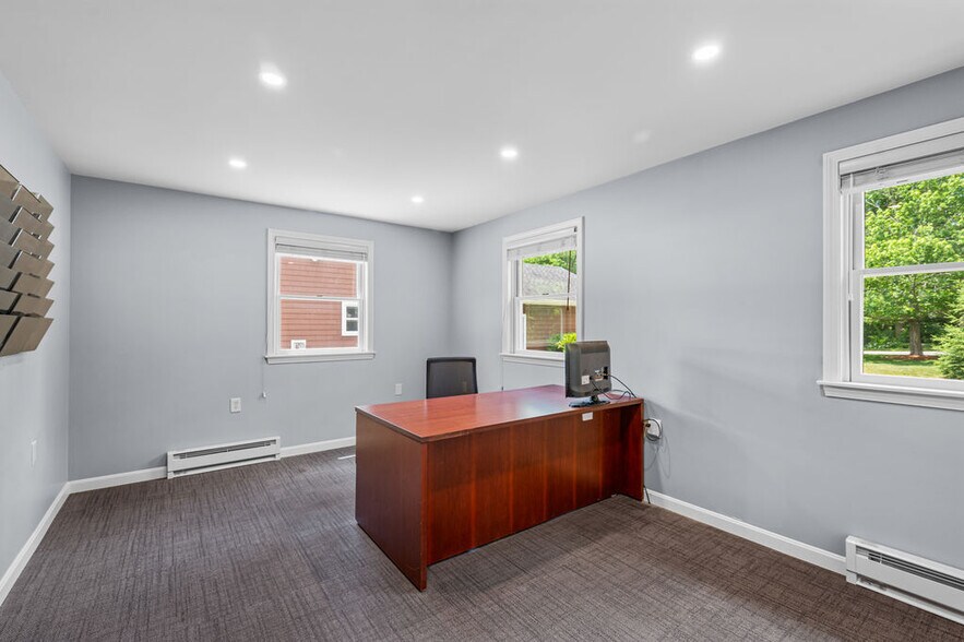 4 Fern Ave, Amesbury, MA à vendre - Photo intérieure – Image 3 sur 4