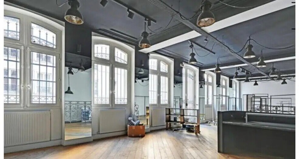 Local commercial dans Paris à vendre - Photo de l’immeuble – Image 1 sur 13
