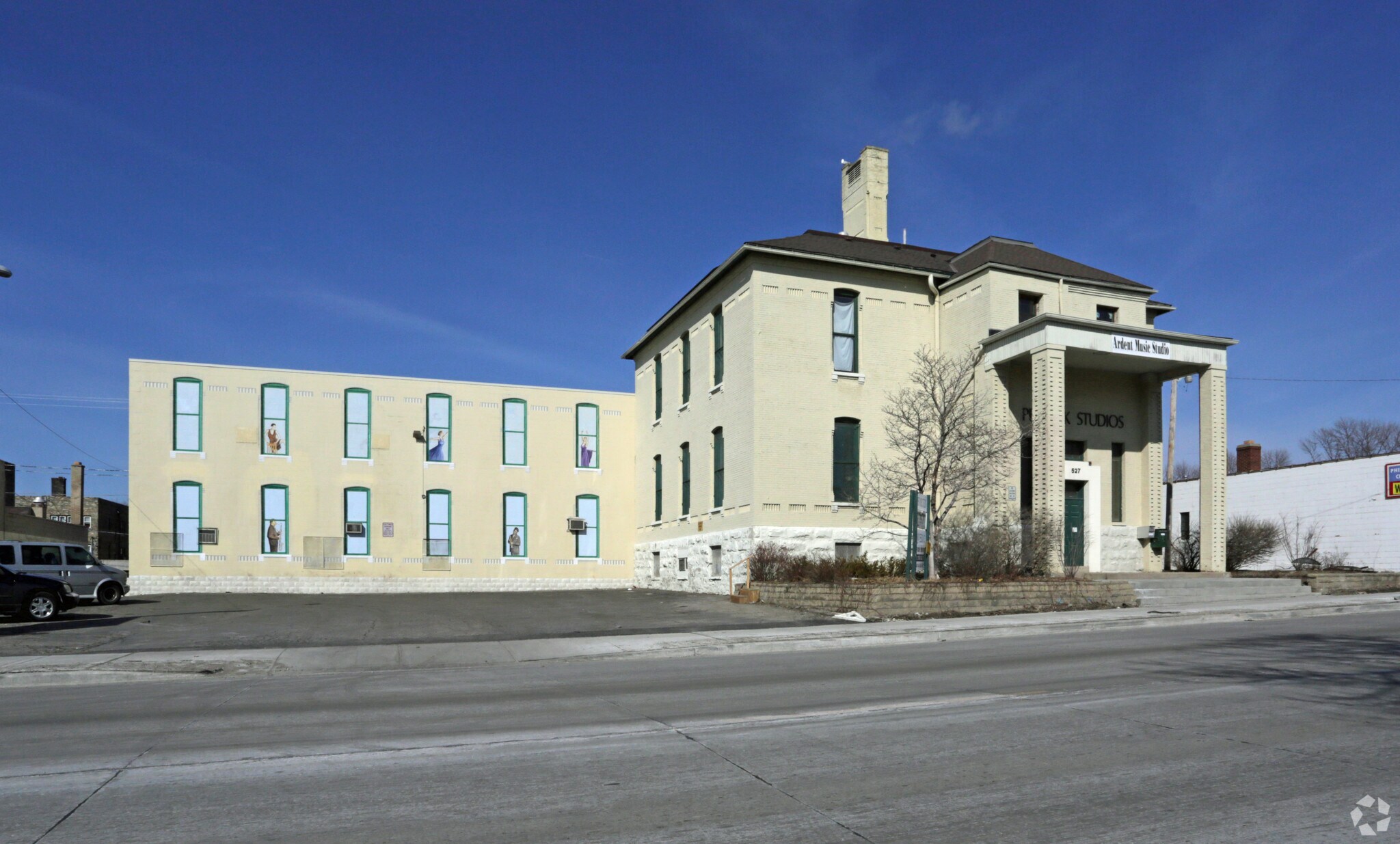 527 N 27th St, Milwaukee, WI à vendre Photo de l’immeuble– Image 1 sur 4