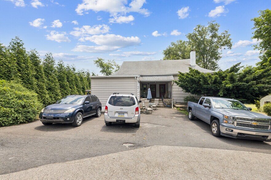 931 N Trooper Rd, Norristown, PA à vendre - Photo de l’immeuble – Image 3 sur 4