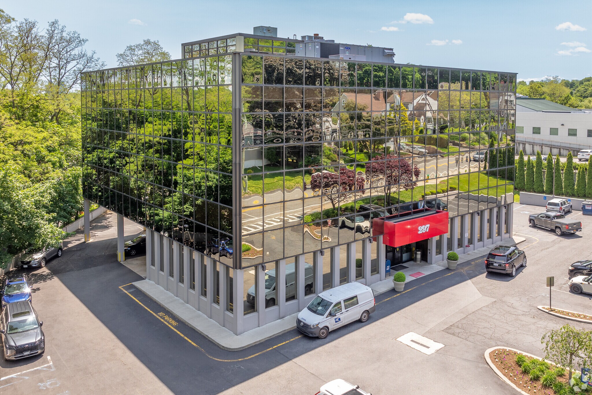 297 Knollwood Rd, White Plains, NY à louer Photo principale– Image 1 sur 13