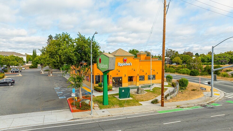 555 Saratoga Ave, San Jose, CA à vendre - Photo principale – Image 1 sur 4