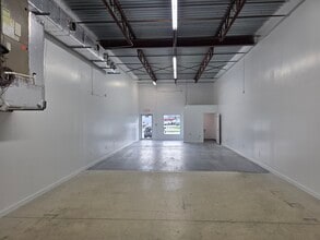 5500-5546 Haines Rd N, Saint Petersburg, FL à louer Photo intérieure– Image 2 sur 5