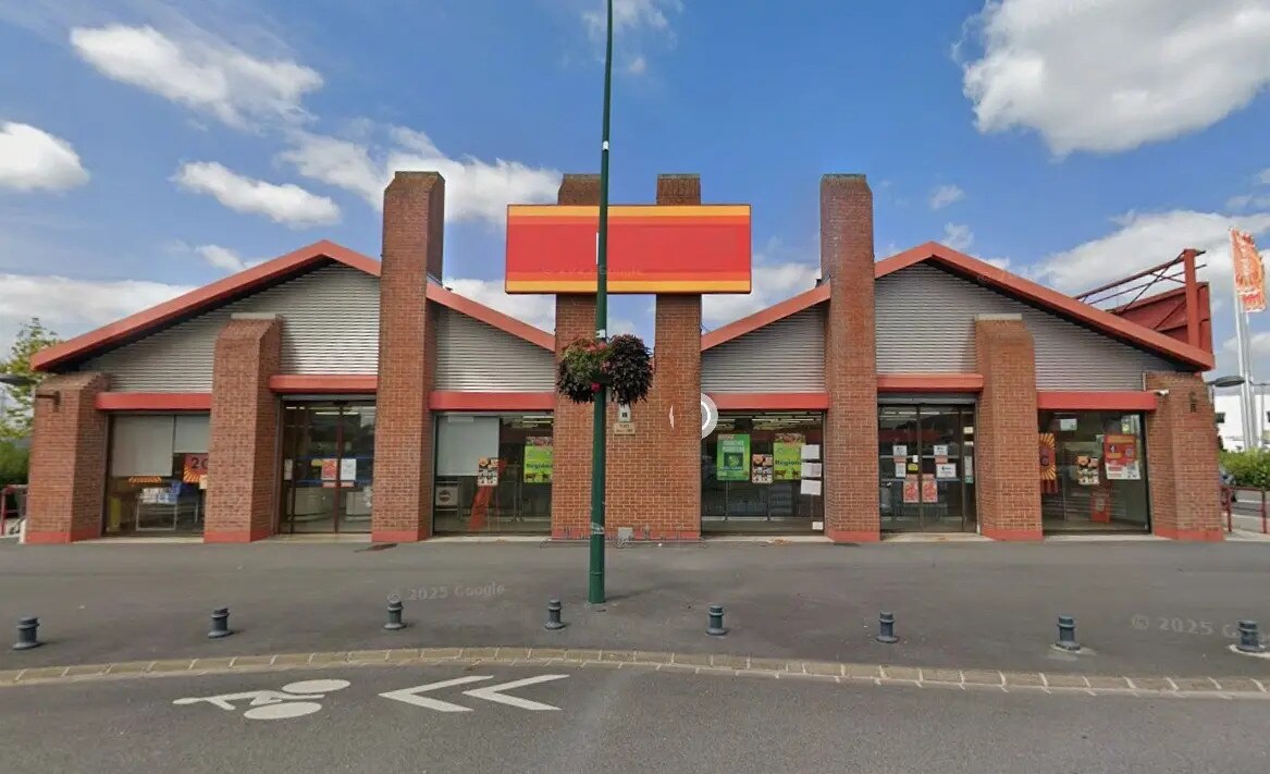 5 Place Robert Lynen, Tinqueux à louer Photo de l’immeuble– Image 1 sur 4