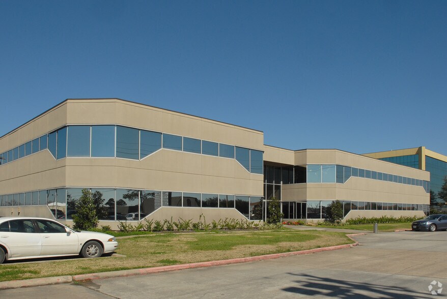 2400 Highway 365, Nederland, TX à louer - Photo de l’immeuble – Image 2 sur 3