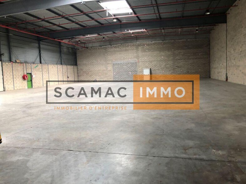 Industriel/Logistique dans Stains à louer - Photo de l’immeuble – Image 2 sur 8