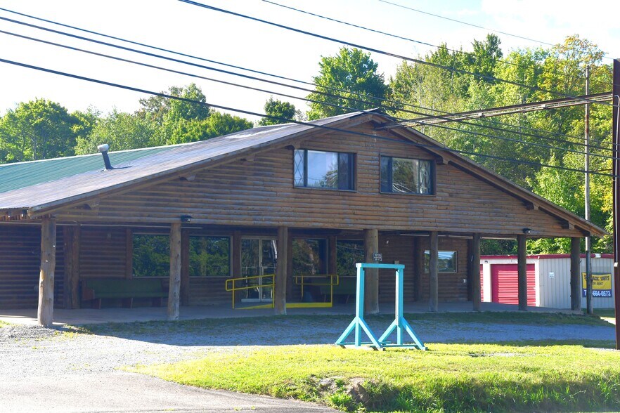 138 Chestnut St, Marienville, PA à vendre - Photo de l’immeuble – Image 2 sur 58