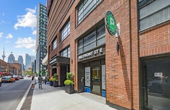 33 Sherbourne St, Toronto, ON à louer Photo de l’immeuble– Image 2 sur 9