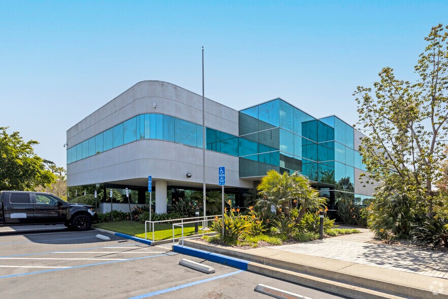 9609 Waples St, San Diego, CA à louer - Photo de l’immeuble – Image 1 sur 7