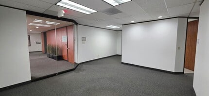 4545 Fuller Dr, Irving, TX à louer Photo intérieure– Image 2 sur 13