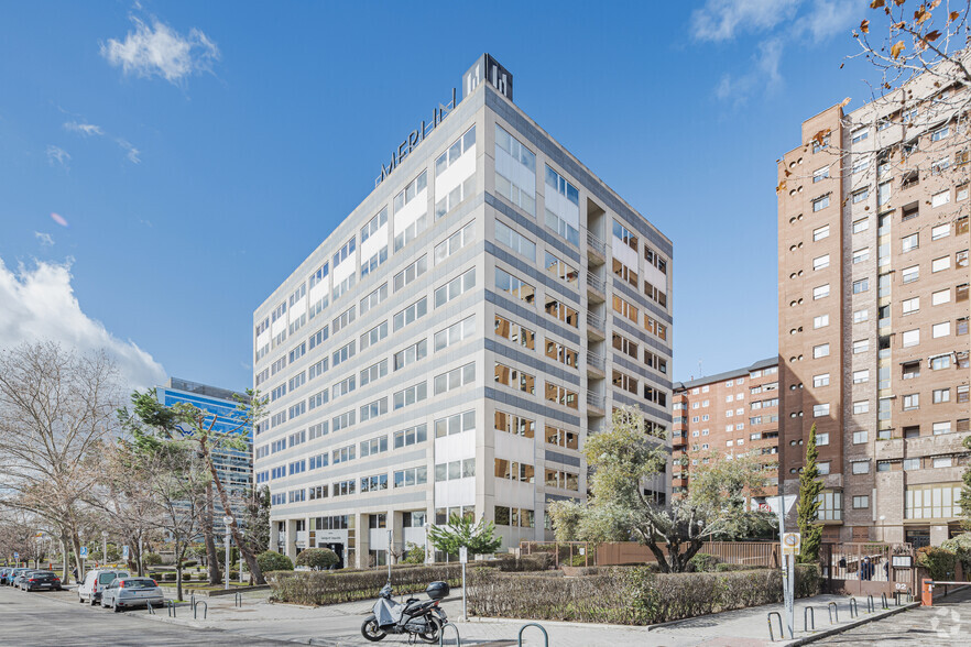 Calle Santiago de Compostela, 94, Madrid, Madrid à louer - Photo principale – Image 1 sur 23