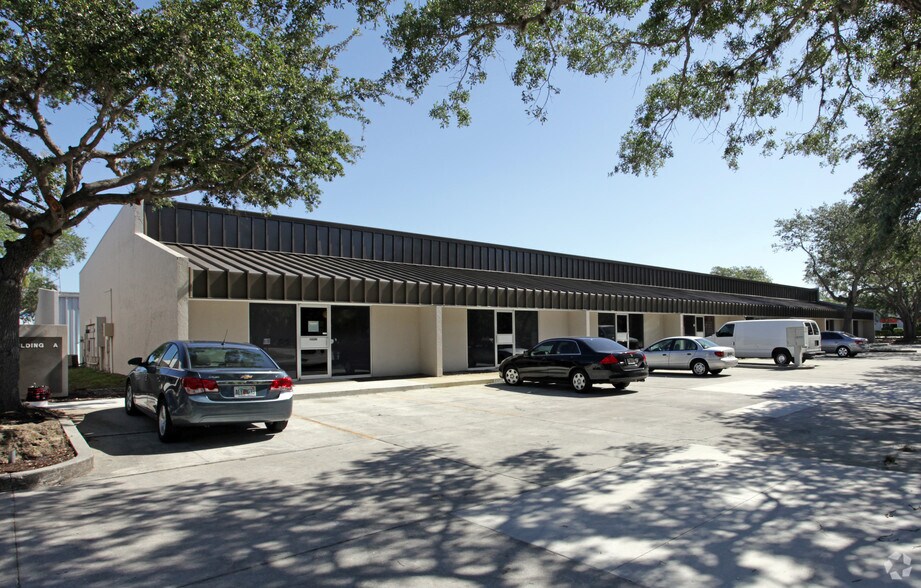 1721 Independence Blvd, Sarasota, FL à louer - Photo de l’immeuble – Image 1 sur 2
