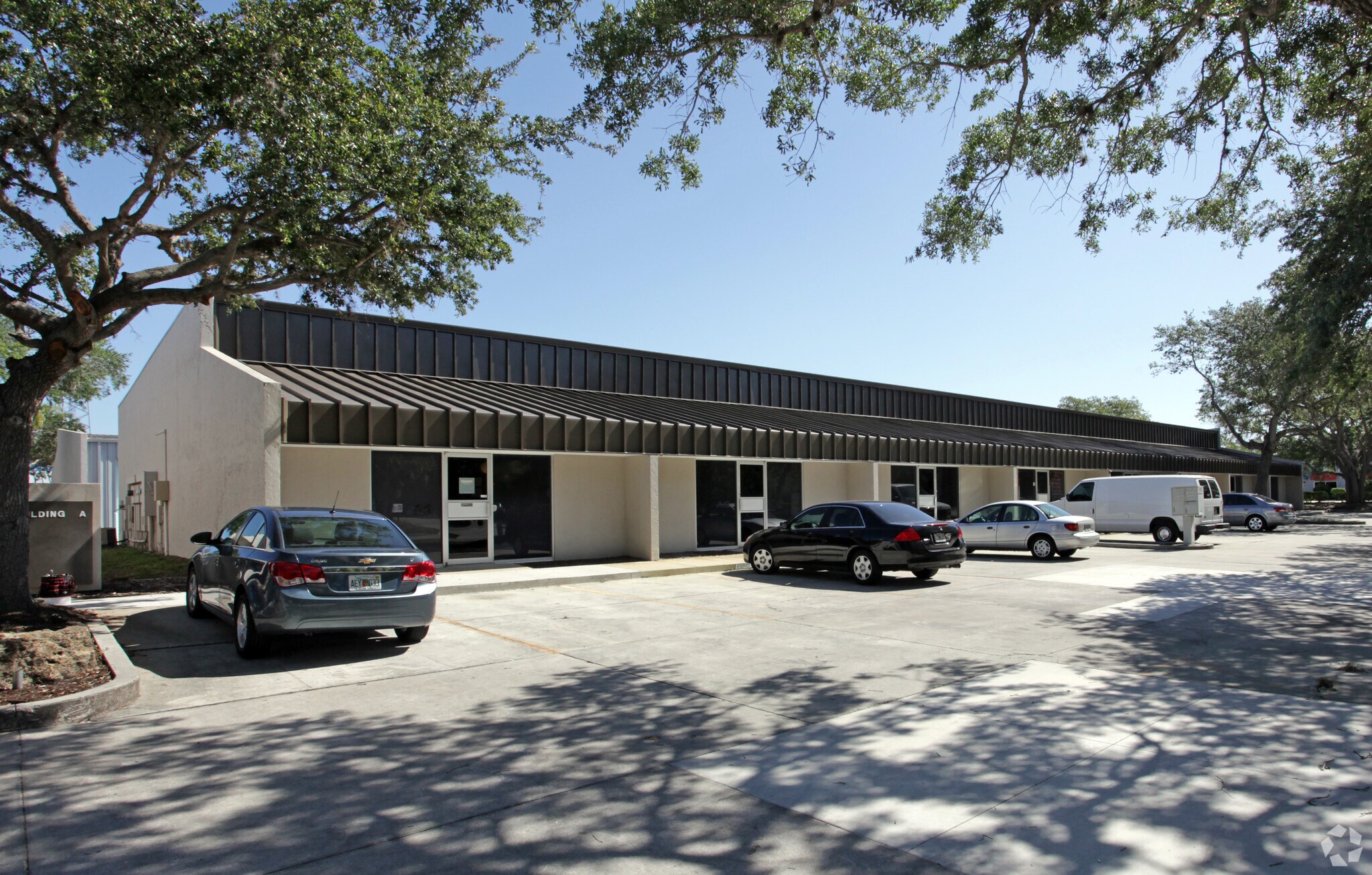 1721 Independence Blvd, Sarasota, FL à louer Photo de l’immeuble– Image 1 sur 3