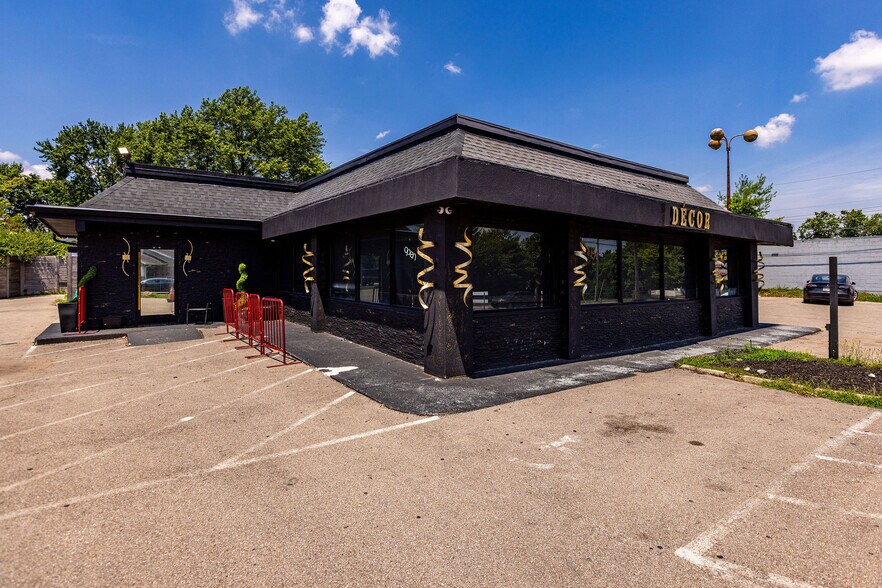 8021 Hamilton Ave, Cincinnati, OH à vendre - Photo de l’immeuble – Image 2 sur 29