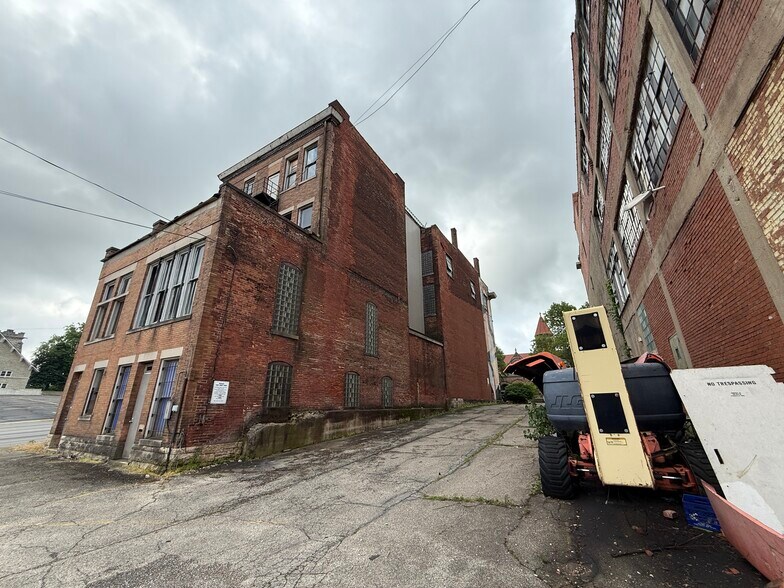 136-138 E High St, Springfield, OH à vendre - Photo de l’immeuble – Image 3 sur 5