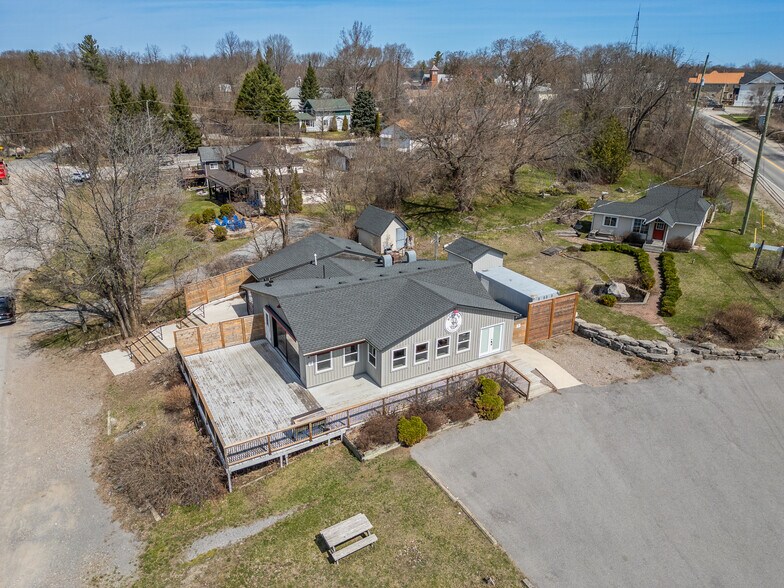 1004 Medical Center Rd, Sharbot Lake, ON à vendre - Photo de l’immeuble – Image 2 sur 18