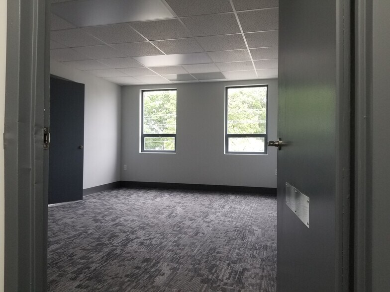 409 E Laburnum Ave, Richmond, VA à louer - Photo intérieure – Image 2 sur 5