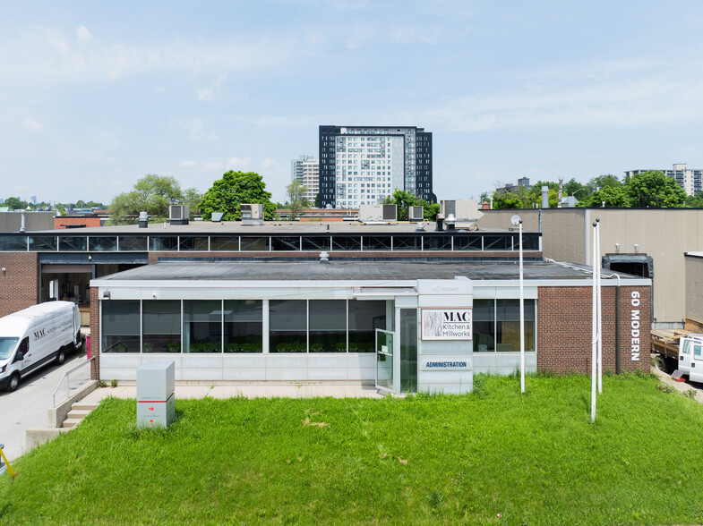 60 Modern Rd, Toronto, ON à vendre - Photo de l’immeuble – Image 2 sur 9