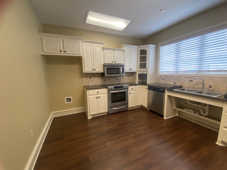 1015 Pruitt Pl, Tyler, TX à louer - Photo intérieure – Image 3 sur 29