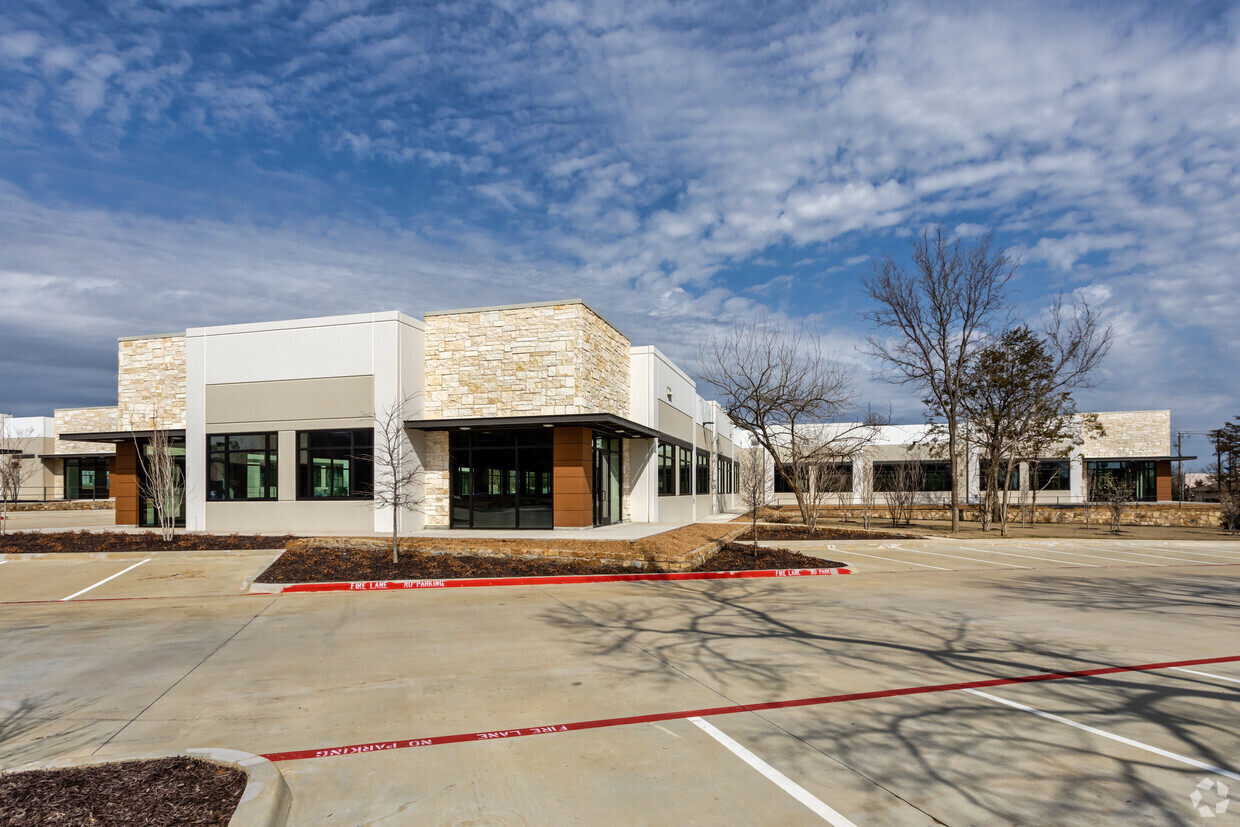 380 S Nolen Dr, Southlake, TX à louer Photo de l’immeuble– Image 1 sur 3