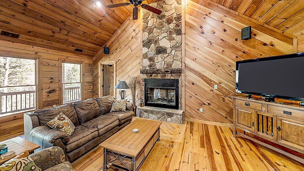 57 Hemlock Ridge Ln, Catawba, VA à vendre - Photo de l’immeuble – Image 3 sur 26