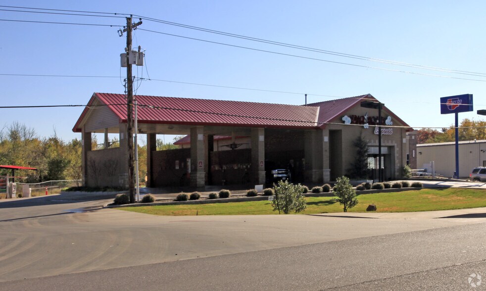 2370 S Douglas Blvd, Oklahoma City, OK à vendre - Photo de l’immeuble – Image 2 sur 5