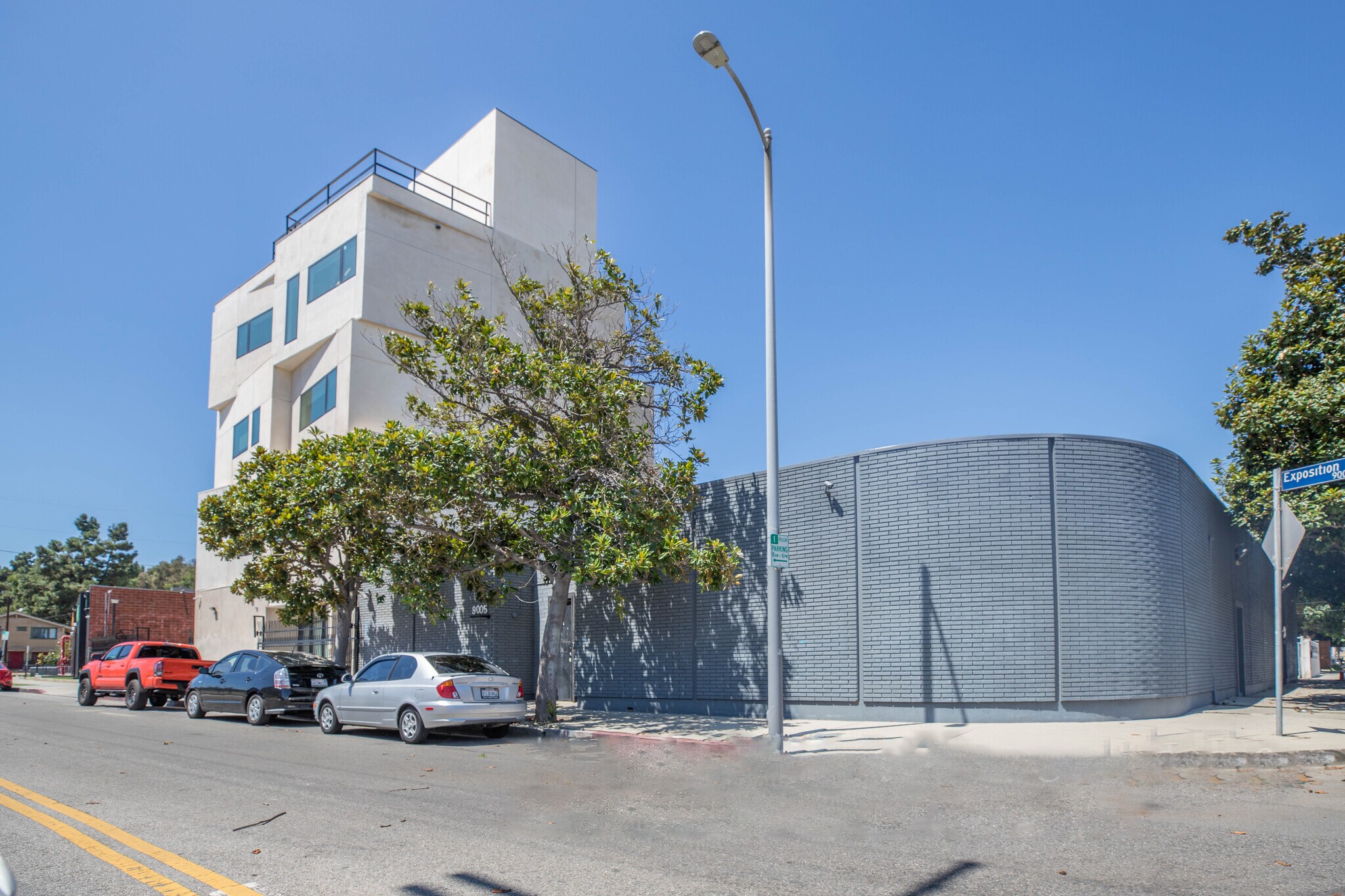 9005-9009 Exposition Blvd, Los Angeles, CA à louer Photo de l’immeuble– Image 1 sur 10