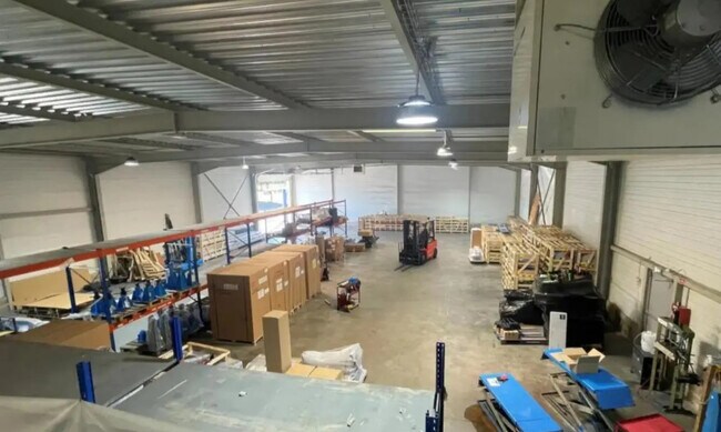 Plus de détails pour Local d’activités à vendre