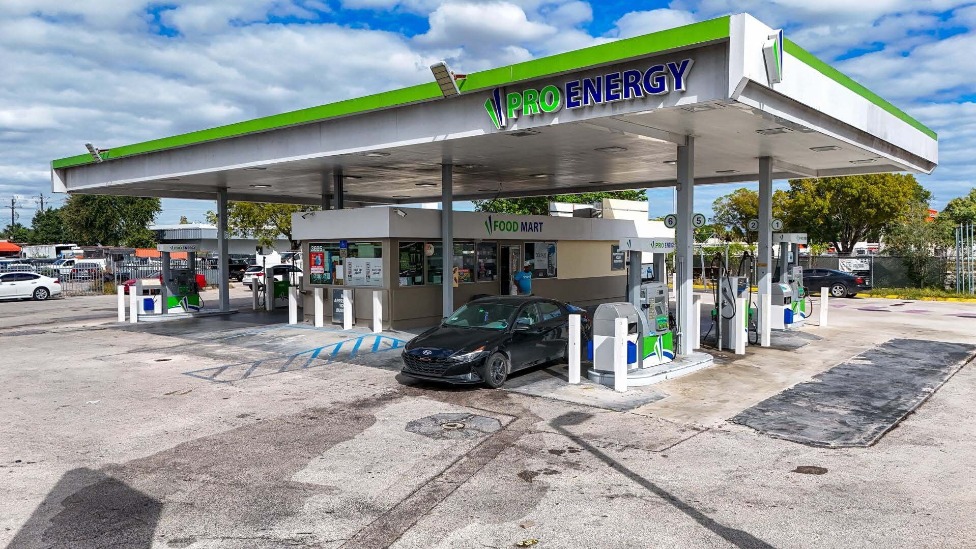 3695 NW 167th St, Opa Locka, FL à vendre Photo de l’immeuble– Image 1 sur 3