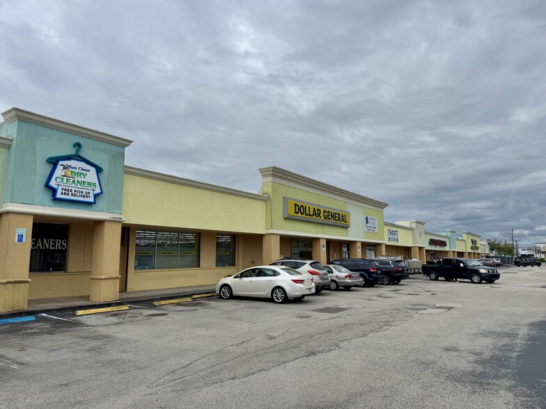 2955 W New Haven Ave, Melbourne, FL à louer - Photo de l’immeuble – Image 1 sur 3